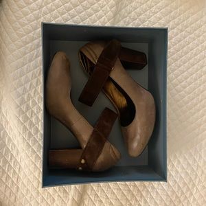Detailed, v comfortable round toe pump with suede strap and fun heel detail.